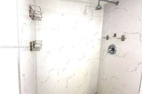 Copropriété à vendre à Miami, Floride: 2 chambres, 107.4 m2 № 1699796 - photo 26