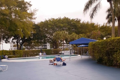 Condo in Margate, Florida, 2 bedrooms  № 984408 - photo 1