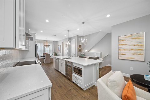 Townhouse in Tarpon Springs, Florida 3 bedrooms, 169.83 sq.m. № 1548281 - photo 9