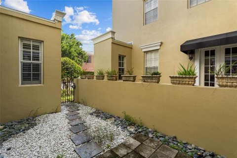 Adosado en venta en Tampa, Florida, 3 dormitorios, 161.56 m2 № 2221296 - foto 4