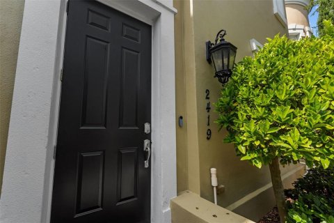 Adosado en venta en Tampa, Florida, 3 dormitorios, 161.56 m2 № 2221296 - foto 3