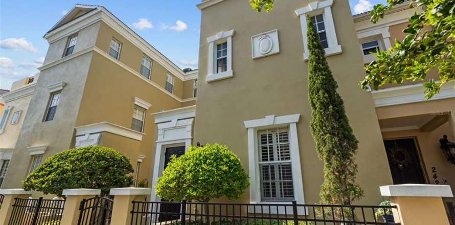 Adosado en Tampa, Florida 3 dormitorios, 161.56 m2 № 2221296