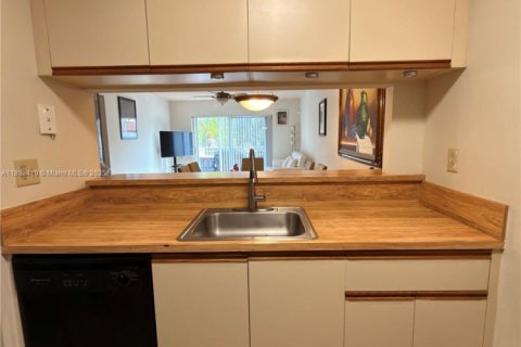 Copropriété à vendre à Pembroke Pines, Floride: 1 chambre, 96.34 m2 № 1966500 - photo 30