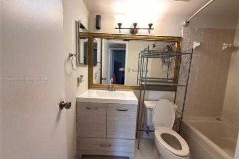 Copropriété à vendre à Pembroke Pines, Floride: 1 chambre, 96.34 m2 № 1966500 - photo 20