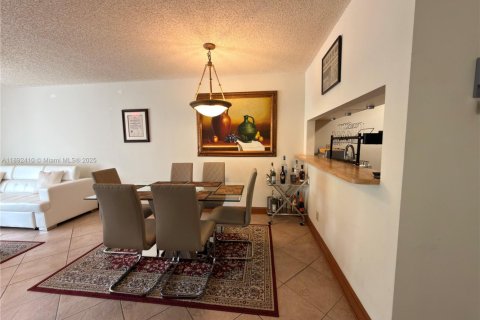 Copropriété à vendre à Pembroke Pines, Floride: 1 chambre, 96.34 m2 № 1966500 - photo 24