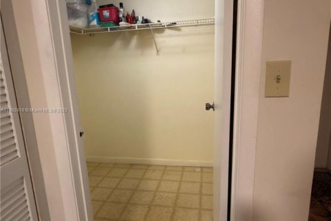 Copropriété à vendre à Pembroke Pines, Floride: 1 chambre, 96.34 m2 № 1966500 - photo 17