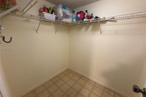 Copropriété à vendre à Pembroke Pines, Floride: 1 chambre, 96.34 m2 № 1966500 - photo 15