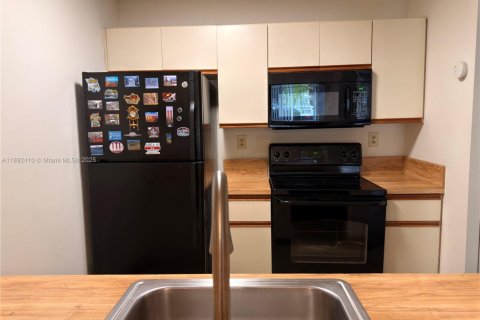 Copropriété à vendre à Pembroke Pines, Floride: 1 chambre, 96.34 m2 № 1966500 - photo 28