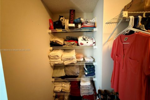 Copropriété à vendre à Pembroke Pines, Floride: 1 chambre, 96.34 m2 № 1966500 - photo 13