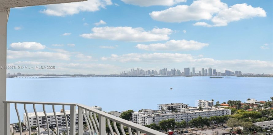 Condo à North Bay Village, Floride, 2 chambres  № 1967094