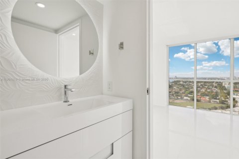 Copropriété à vendre à North Bay Village, Floride: 2 chambres, 98.57 m2 № 1967094 - photo 12