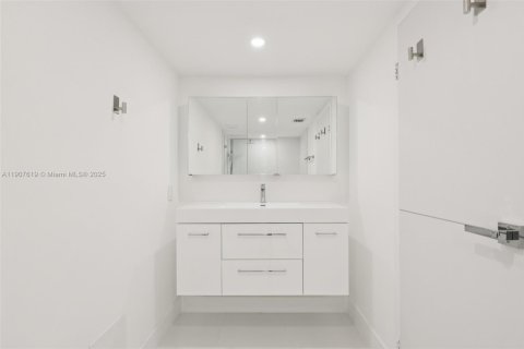 Copropriété à vendre à North Bay Village, Floride: 2 chambres, 98.57 m2 № 1967094 - photo 18