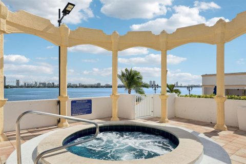 Copropriété à vendre à North Bay Village, Floride: 2 chambres, 98.57 m2 № 1967094 - photo 30