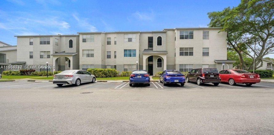 Кондоминиум с 2 спальнями в Уэст-Палм-Бич, Флорида № 1992929