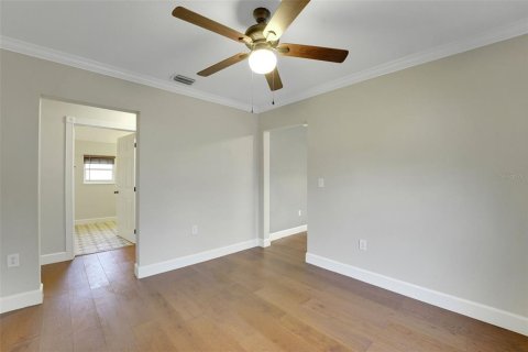 Commercial property in Mount Dora, Florida 105.63 sq.m. № 2211082 - photo 12