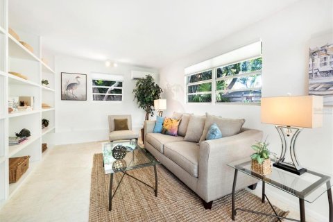 House in Longboat Key, Florida 3 bedrooms, 172.98 sq.m. № 1751201 - photo 16