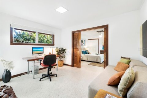 House in Longboat Key, Florida 3 bedrooms, 172.98 sq.m. № 1751201 - photo 11