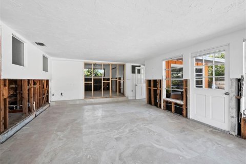 House in Longboat Key, Florida 3 bedrooms, 172.98 sq.m. № 1751201 - photo 6