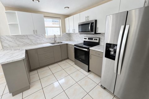 Copropriété à vendre à Miami Beach, Floride: 1 chambre, 83.61 m2 № 2412479 - photo 11
