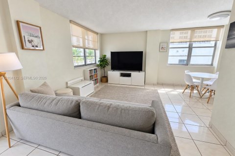 Copropriété à vendre à Miami Beach, Floride: 1 chambre, 83.61 m2 № 2412479 - photo 23