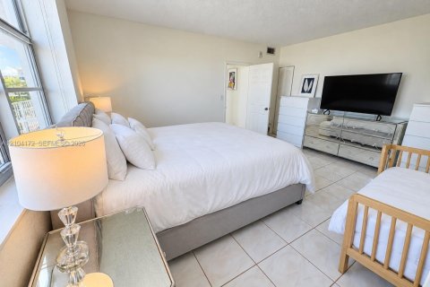 Copropriété à vendre à Miami Beach, Floride: 1 chambre, 83.61 m2 № 2412479 - photo 17