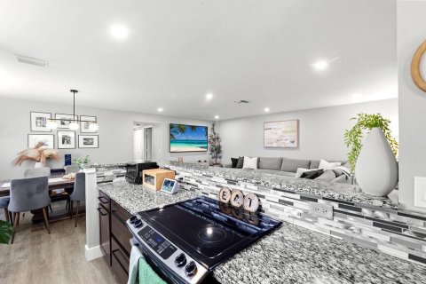 Condo in St. Lucie, Florida, 2 bedrooms  № 2083980 - photo 8