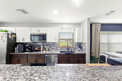 Condo in St. Lucie, Florida, 2 bedrooms  № 2083980 - photo 9