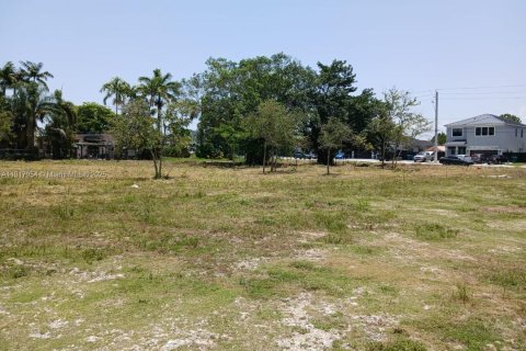 Commercial property in Miami-Dade, Florida № 1774167 - photo 6