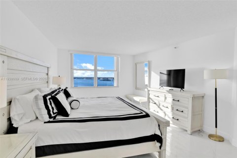 Condo in Riviera Beach, Florida, 3 bedrooms  № 1996062 - photo 29