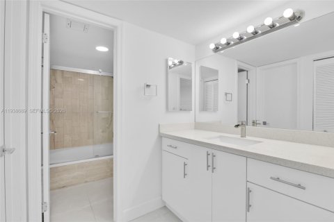 Condo in Riviera Beach, Florida, 3 bedrooms  № 1996062 - photo 24