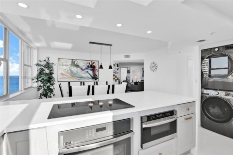 Condo in Riviera Beach, Florida, 3 bedrooms  № 1996062 - photo 13