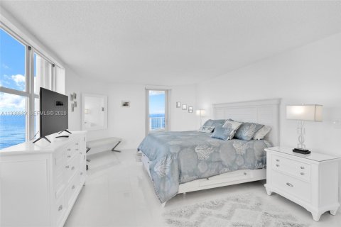 Condo in Riviera Beach, Florida, 3 bedrooms  № 1996062 - photo 21