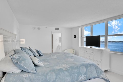 Condo in Riviera Beach, Florida, 3 bedrooms  № 1996062 - photo 22