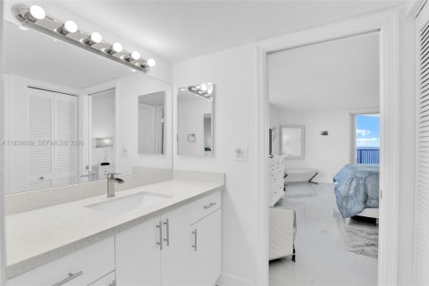 Condo in Riviera Beach, Florida, 3 bedrooms  № 1996062 - photo 25