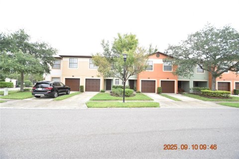 Adosado en alquiler en Brandon, Florida, 3 dormitorios, 136.85 m2 № 1903297 - foto 1