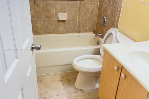 Снять в аренду виллу или дом в Хомстед, Флорида 3 спальни, 124.86м2, № 1983903 - фото 14