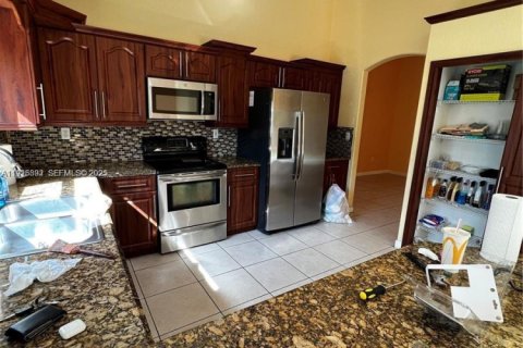 Снять в аренду виллу или дом в Хомстед, Флорида 3 спальни, 124.86м2, № 1983903 - фото 7