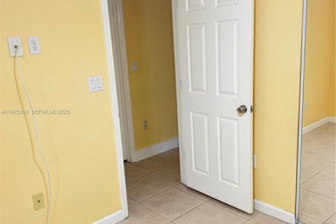 Снять в аренду виллу или дом в Хомстед, Флорида 3 спальни, 124.86м2, № 1983903 - фото 9