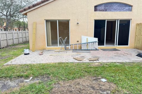 Снять в аренду виллу или дом в Хомстед, Флорида 3 спальни, 124.86м2, № 1983903 - фото 17