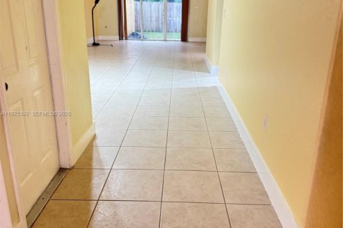 Снять в аренду виллу или дом в Хомстед, Флорида 3 спальни, 124.86м2, № 1983903 - фото 18