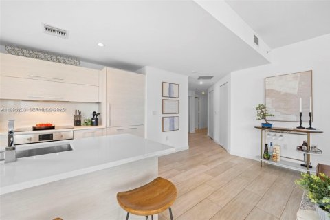 Снять в аренду кондоминиум в Майами, Флорида 2 спальни, 104.14м2, № 1992323 - фото 7