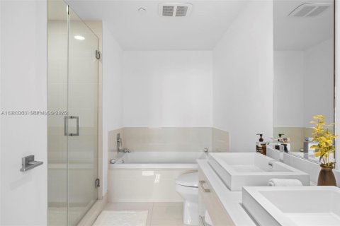 Снять в аренду кондоминиум в Майами, Флорида 2 спальни, 104.14м2, № 1992323 - фото 16