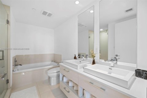 Снять в аренду кондоминиум в Майами, Флорида 2 спальни, 104.14м2, № 1992323 - фото 17