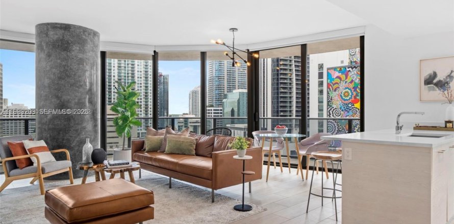 Кондоминиум с 2 спальнями в Майами, Флорида № 1992323