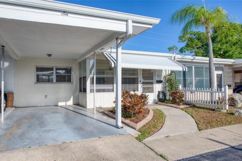 House in Largo, Florida 2 bedrooms, 77.29 sq.m. № 2221940