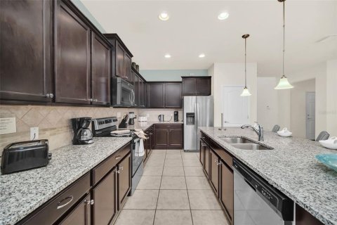 Casa en venta en Kissimmee, Florida, 8 dormitorios, 375.42 m2 № 2102960 - foto 6