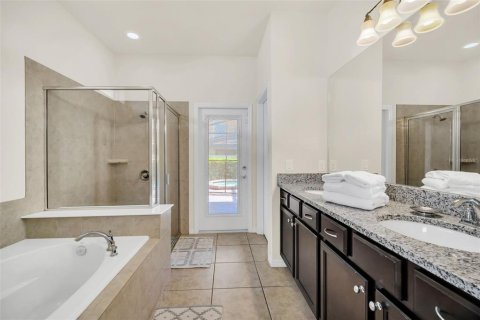 Casa en venta en Kissimmee, Florida, 8 dormitorios, 375.42 m2 № 2102960 - foto 10