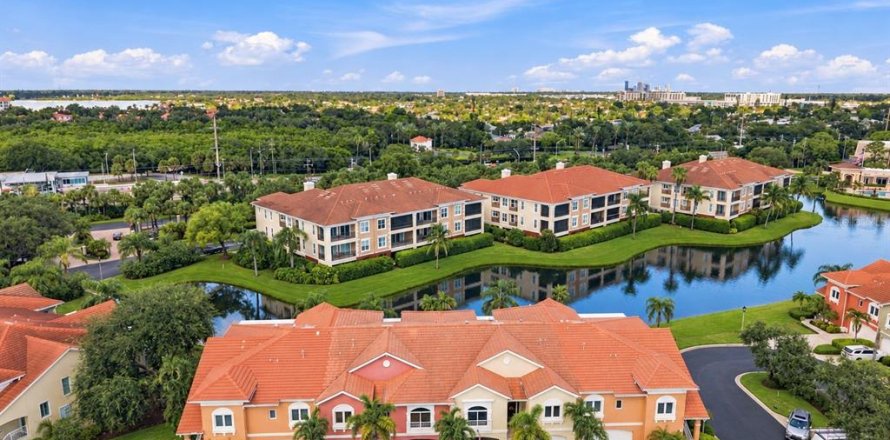 Touwnhouse à Saint Petersburg, Floride 3 chambres, 216.83 m2 № 2416359