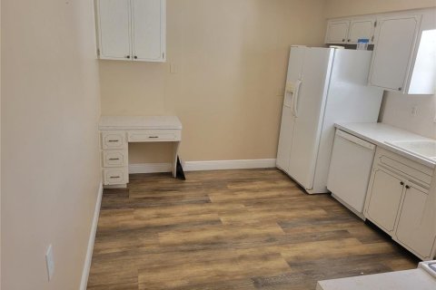 Apartment in Port Richey, Florida 3 bedrooms, 134.34 sq.m. № 2214319 - photo 4