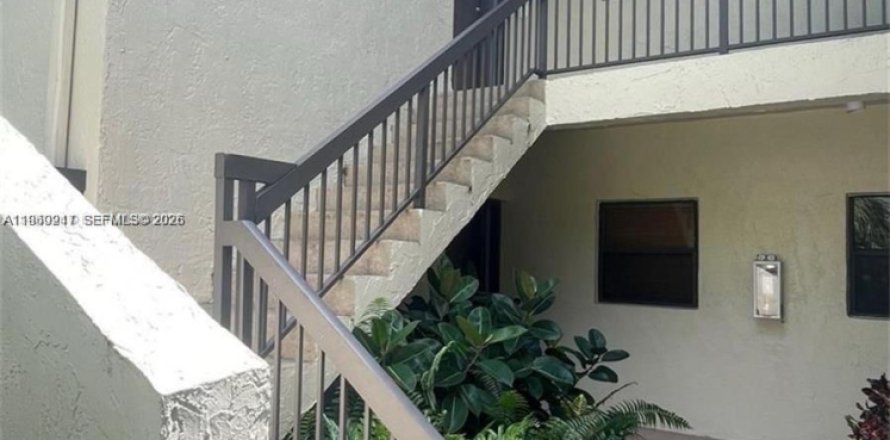 Кондоминиум с 2 спальнями в Коконат Крик, Флорида № 2020060